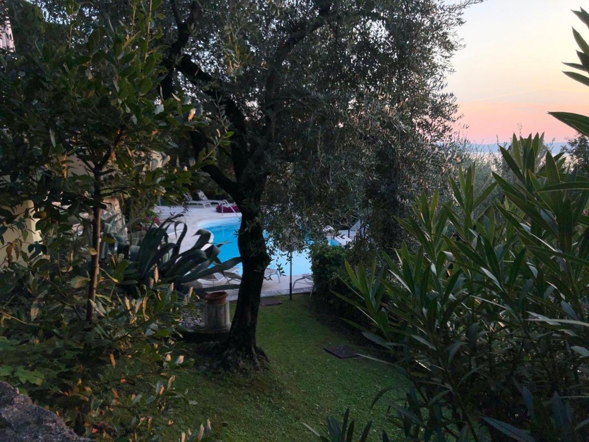 Appartamento La Perla Torri Del Benaco Buitenkant foto