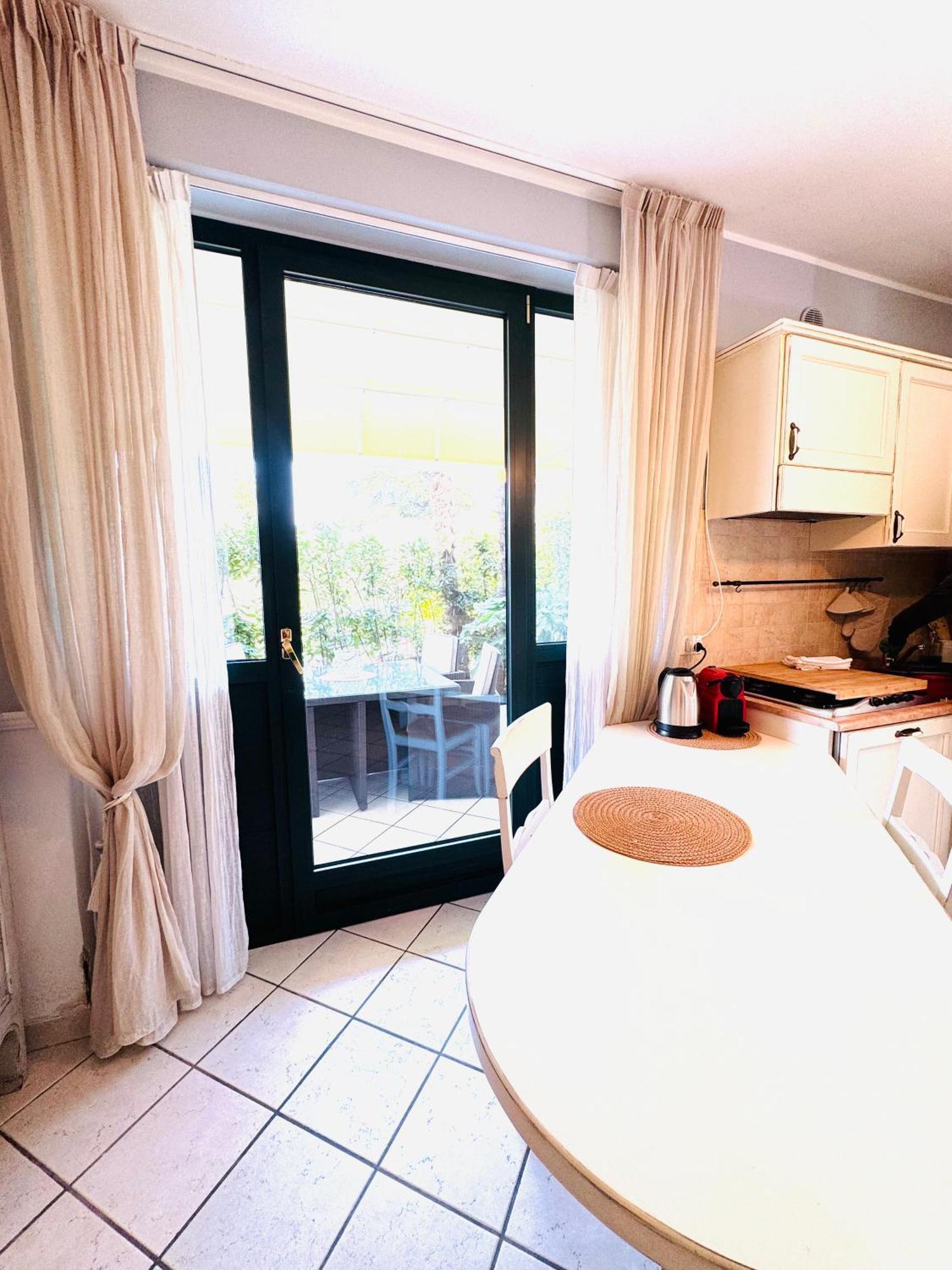 Appartamento La Perla Torri Del Benaco Buitenkant foto