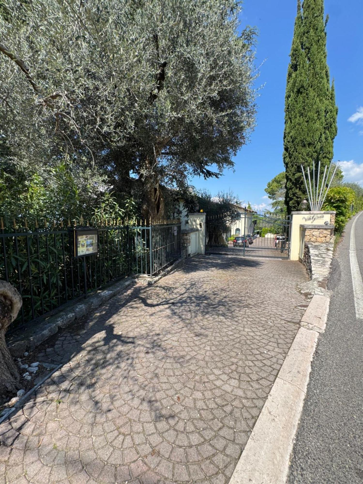 Appartamento La Perla Torri Del Benaco Buitenkant foto