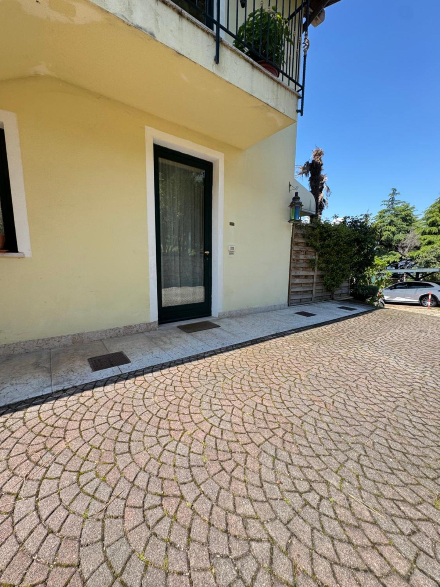 Appartamento La Perla Torri Del Benaco Buitenkant foto