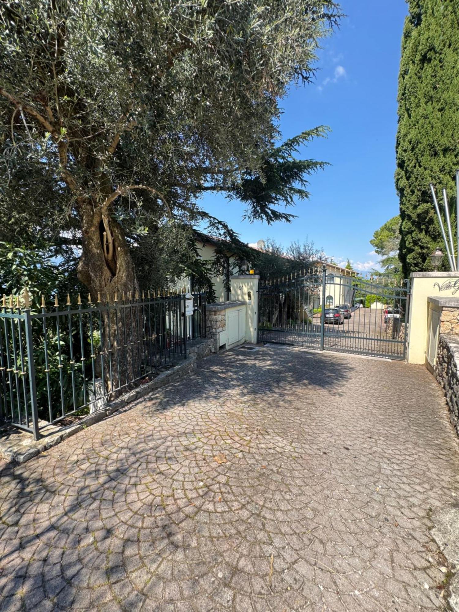 Appartamento La Perla Torri Del Benaco Buitenkant foto