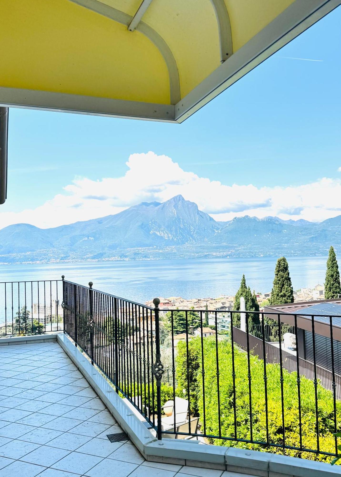 Appartamento La Perla Torri Del Benaco Buitenkant foto