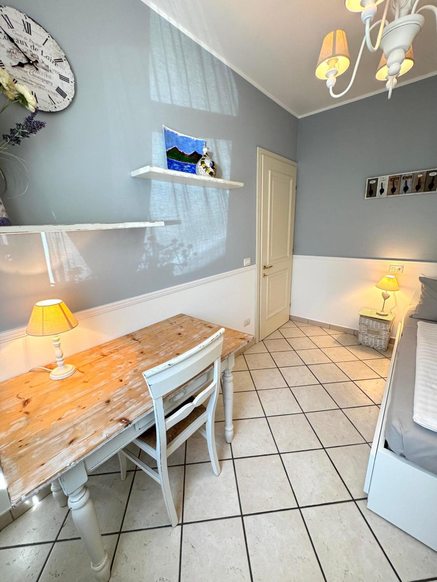 Appartamento La Perla Torri Del Benaco Buitenkant foto