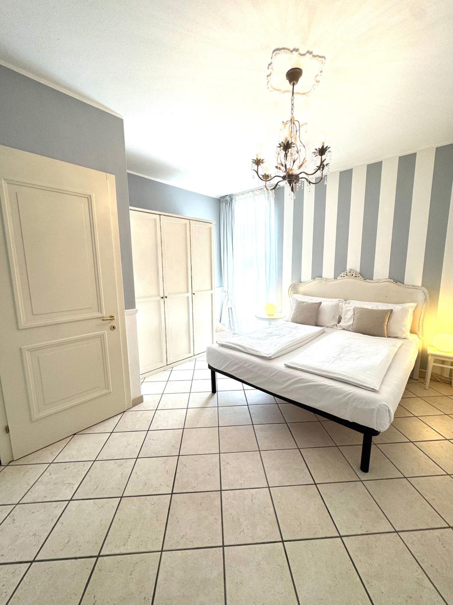 Appartamento La Perla Torri Del Benaco Buitenkant foto